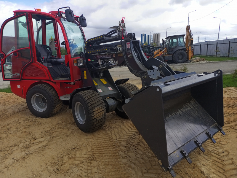 Мини-погрузчик QUADTRAC WL40T (800 кг, телескопическая стрела 3800 мм) HV Market
