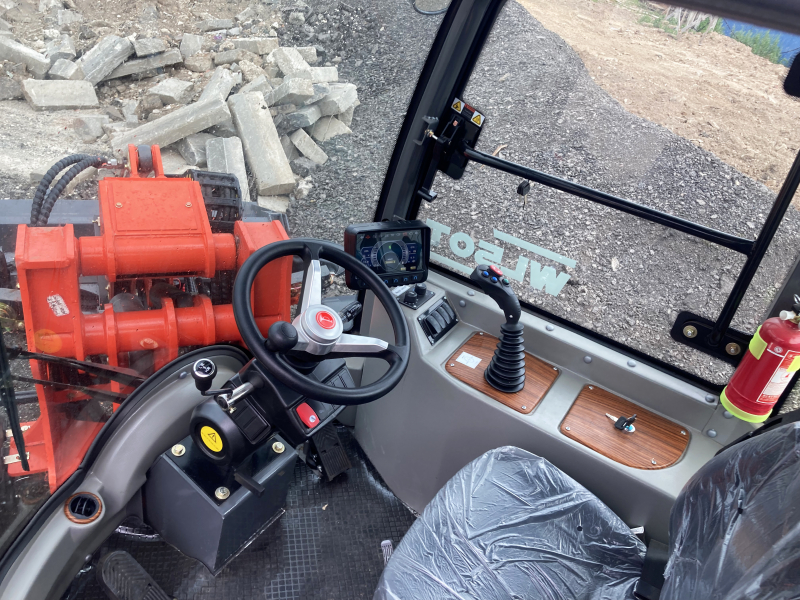 Мини-погрузчик QUADTRAC WL50T (1500 кг, 4500 мм) HV Market