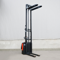 Самоходный штабелер OXLIFT BX1536E 3600 мм 1500 кг с платформой для оператора HV Market